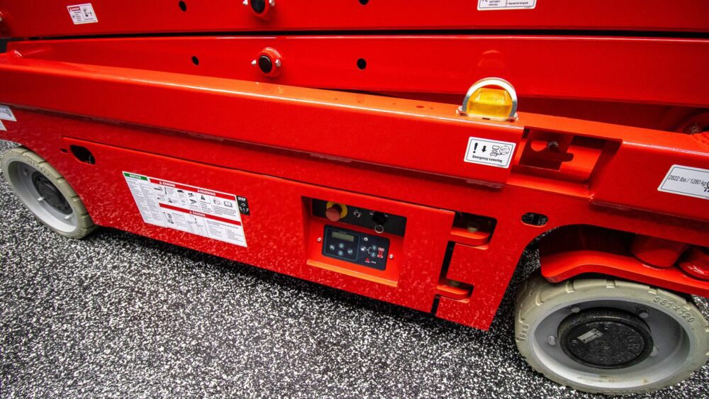 40’ LGMG Scissor Lift | M&B Equipment